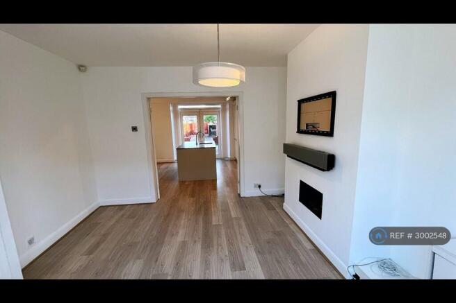 3 bed Terraced to rent Image 5