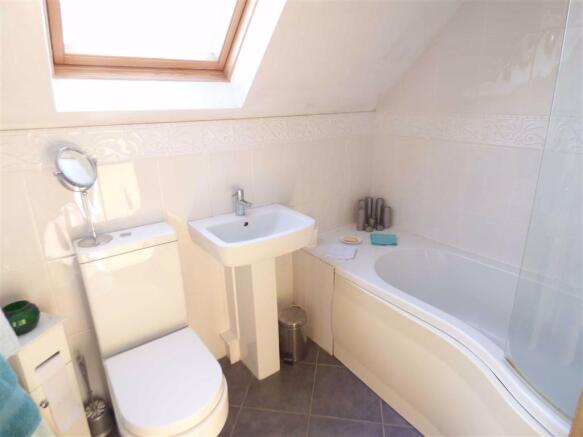 ENSUITE BATHROOM