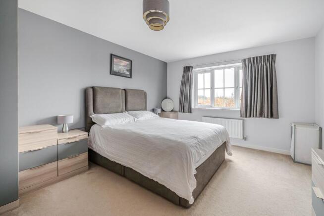 5 bed House for sale Image 9