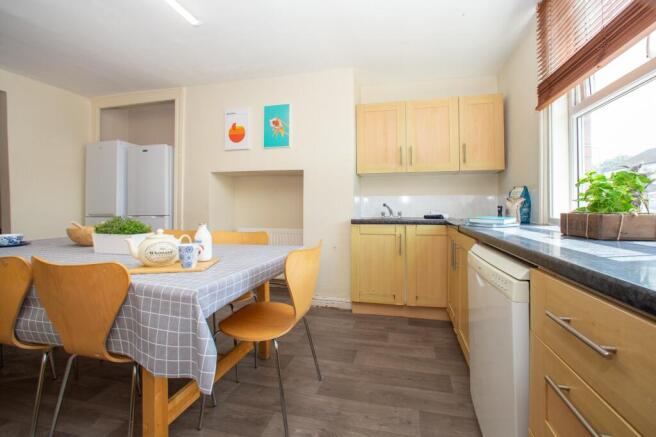 8 bed Terraced to rent Image 5