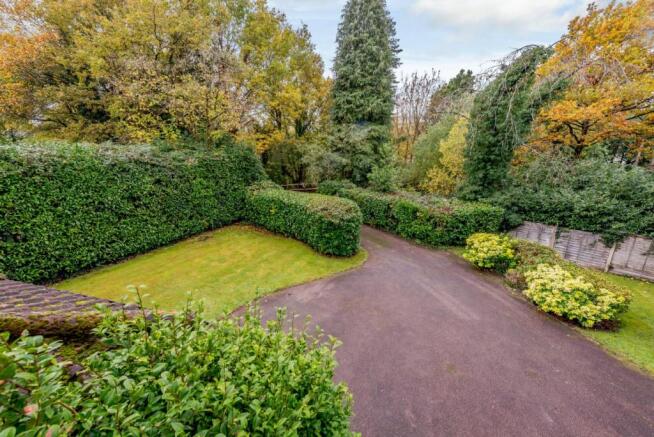 Front Garden & Drive