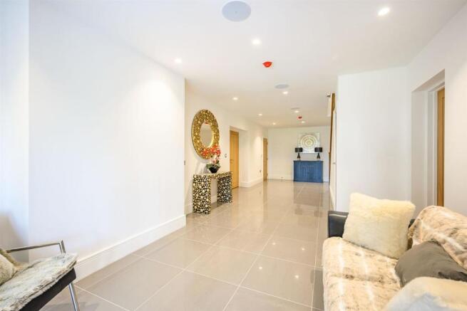 8502843-interior15.jpg