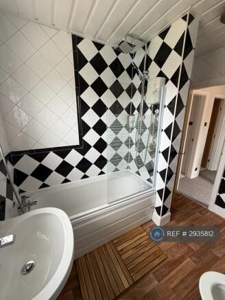 3 bed Semi-Detached to rent Image 10