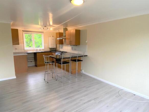 Kitchen 2.jpg
