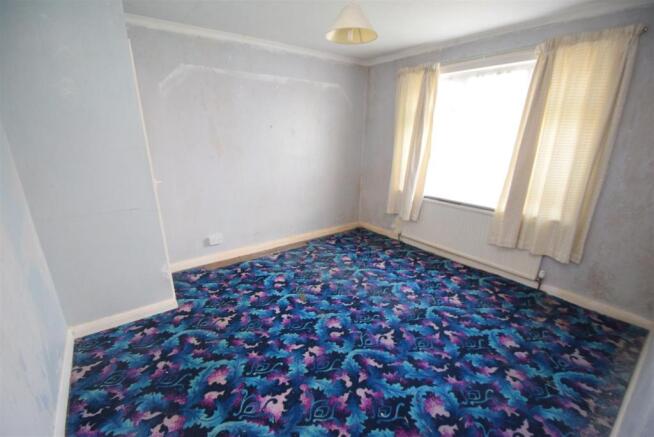 25 Farmlands Way  bed two.JPG