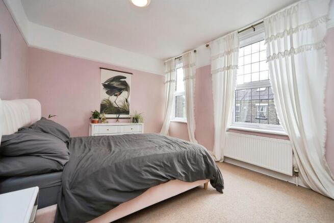 3 bed Terraced for sale Image 11