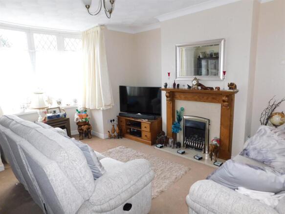 LOUNGE 1