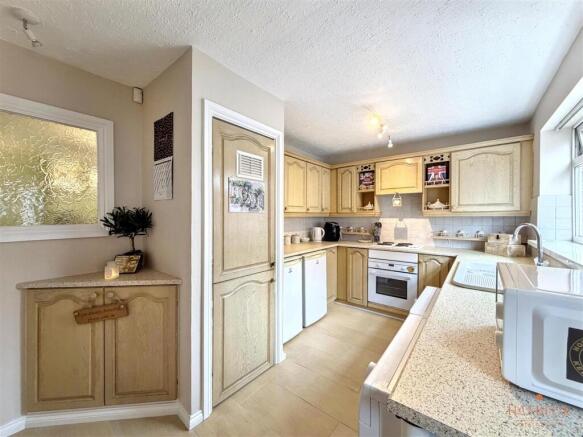 3 bed Semi-Detached Bungalow for sale Image 10