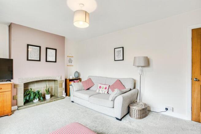 3 bed Semi-Detached for sale Image 4