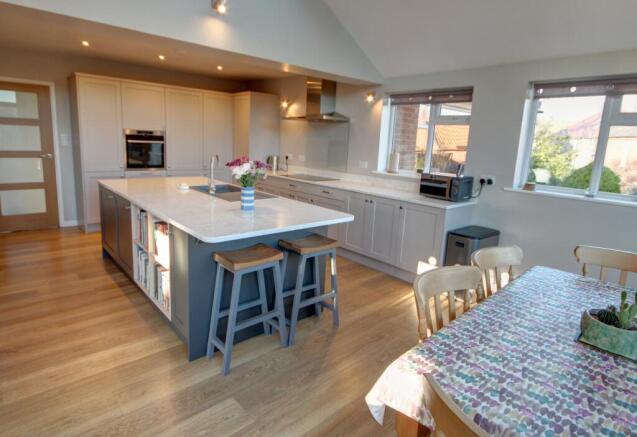 2 bed Detached Bungalow for sale Image 4