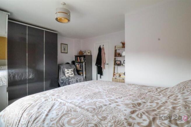 4 bed Semi-Detached for sale Image 10