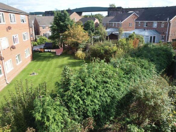 Communal Garde...