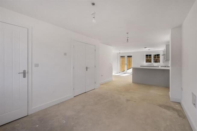 3 bed Semi-Detached for sale Image 4