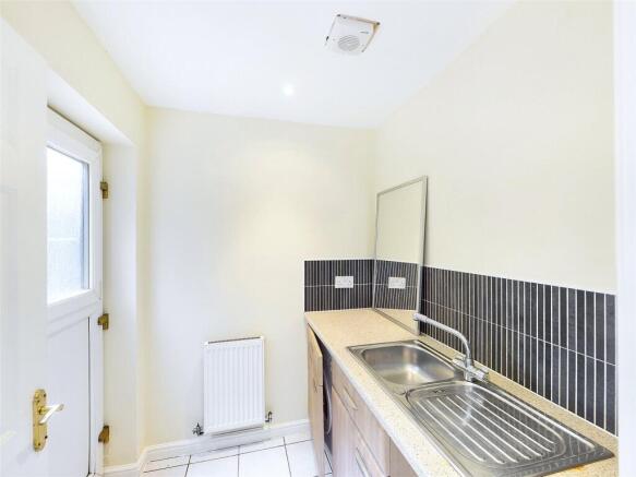 5 bed Detached for sale Image 7
