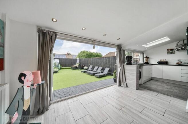 4 bed Semi-Detached Bungalow for sale Image 4