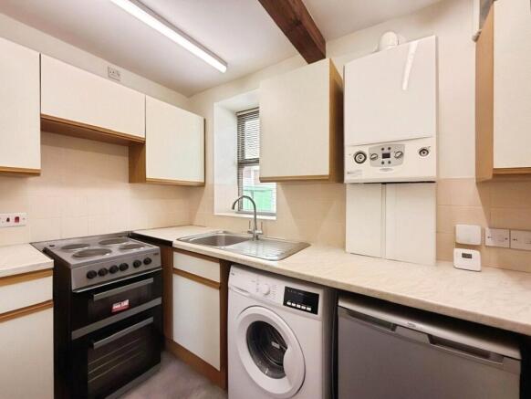 2 bed End of Terrace to rent Image 5