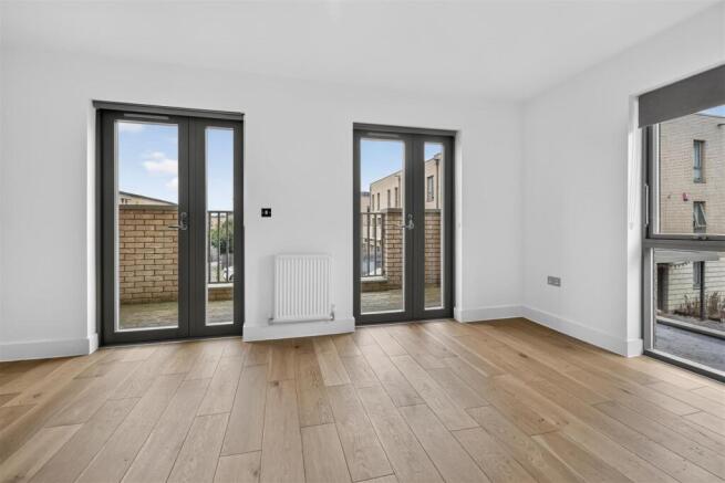 4 bed Semi-Detached for sale Image 6