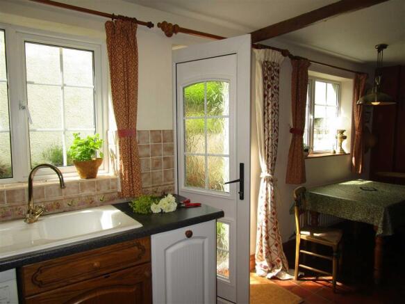 KITCHEN/BREAKFAST RO