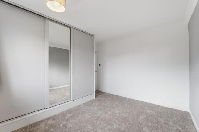 2 bed Flat for sale Image 7