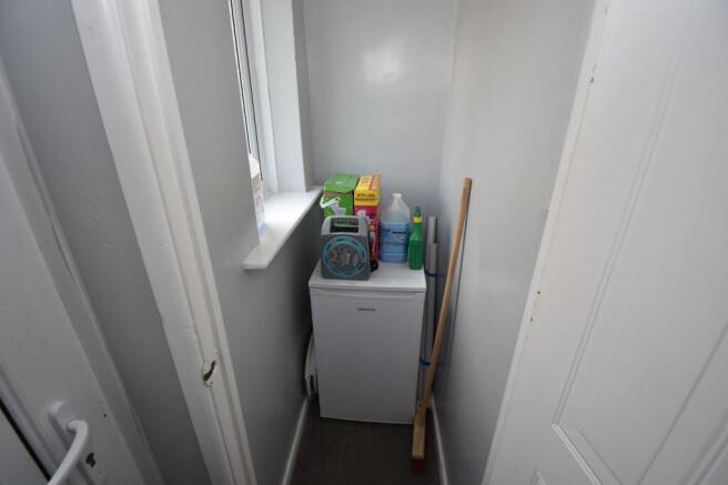 2 bed Apartment to rent Image 5