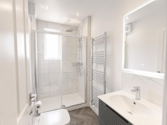 2 bed End of Terrace to rent Image 6