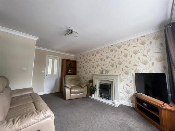 4 bed House for sale Image 2