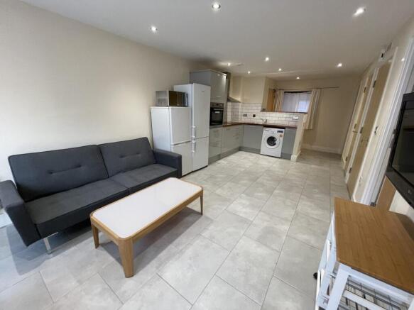 2 bed Apartment to rent Image 10