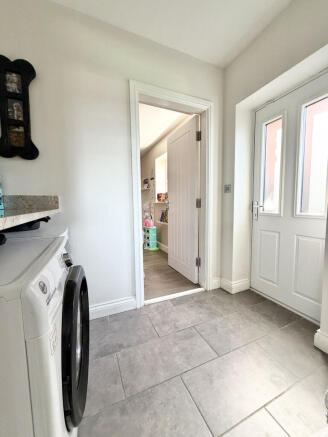 4 bed Detached for sale Image 11
