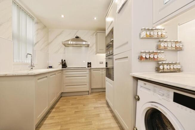 3 bed Terraced for sale Image 8