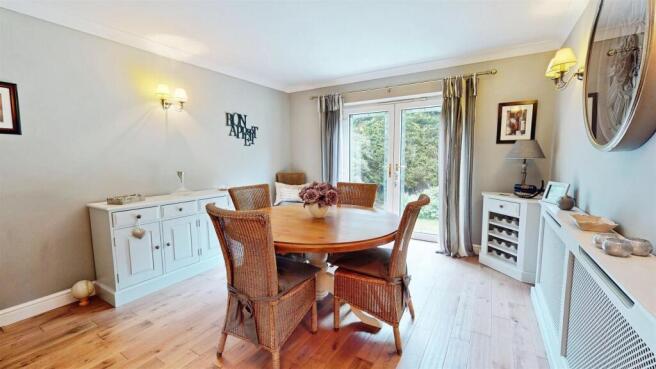 4 bed Detached for sale Image 9