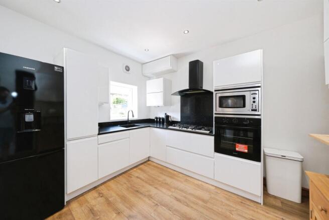 2 bed Terraced for sale Image 5