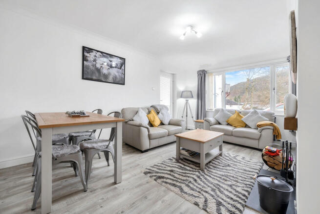 Living / Dining R...