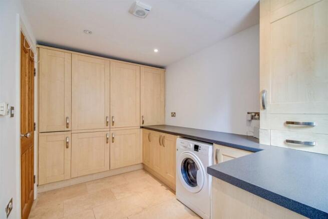 4 bed Detached for sale Image 8