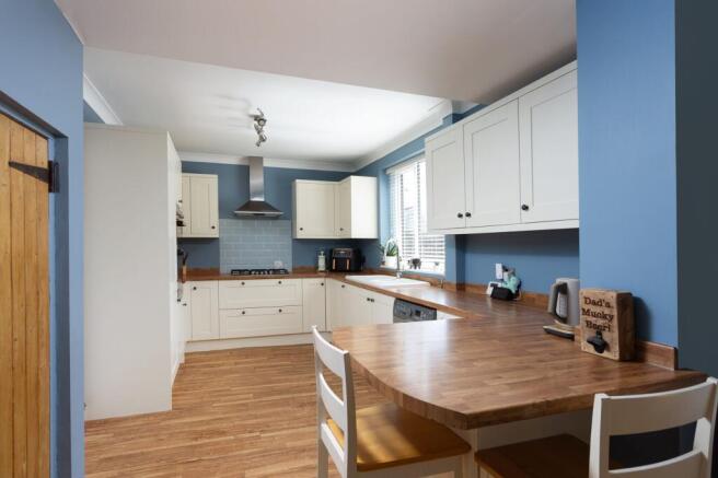 4 bed Semi-Detached for sale Image 4