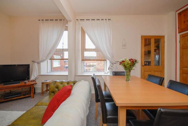 Lounge/Dining Area