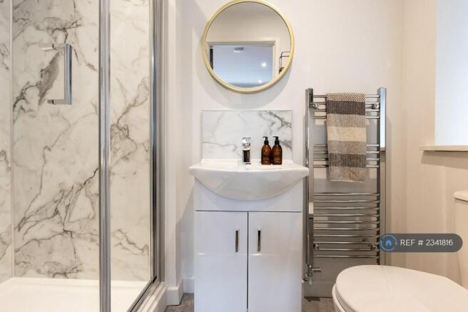 Modern Ensuite Shower Room