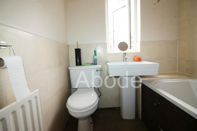 3 bed House to rent Image 8