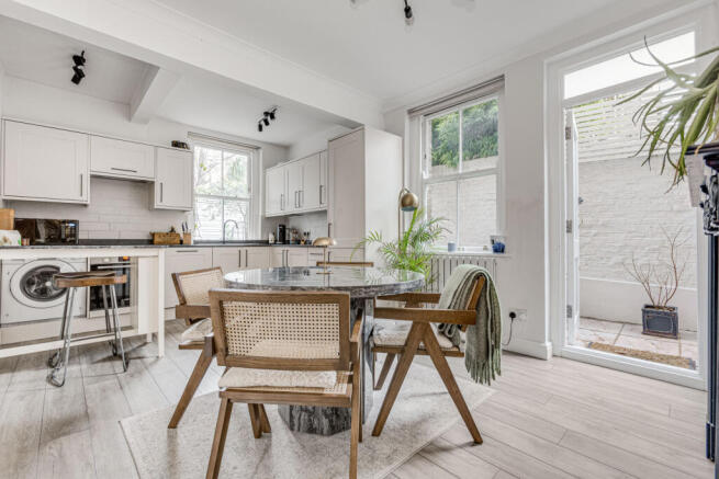 Kitchen/ Dining Room