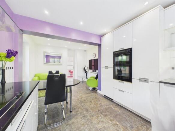 KITCHEN DINER