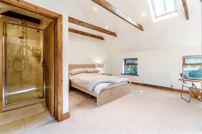 5 bed Detached for sale Image 10