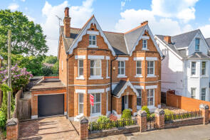 8 Welland House, Windsor Walk, Weybridge KT13 9AP
