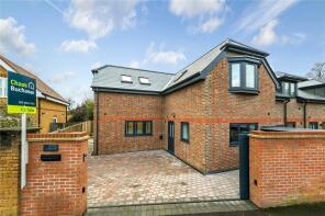 59b, Acacia Road, Hampton TW12 3DP
