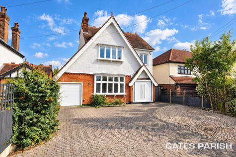 Ashburnham Gardens, Upminster, RM14*** Golf Course Backing***