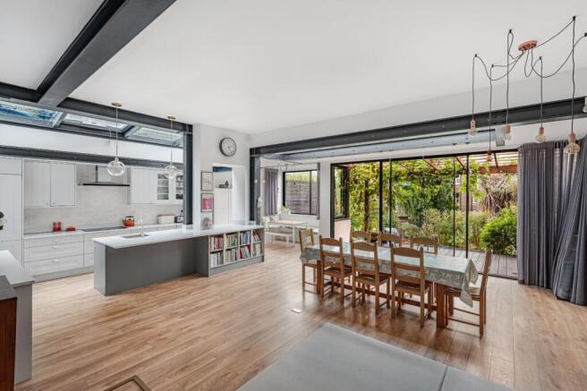 House in London - View 5