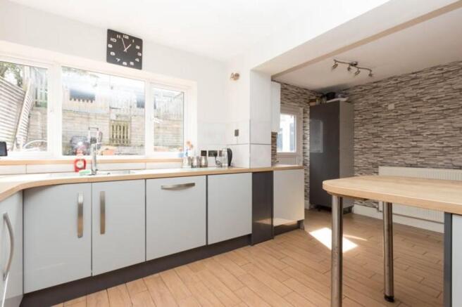 Kitchen/Breakfast...