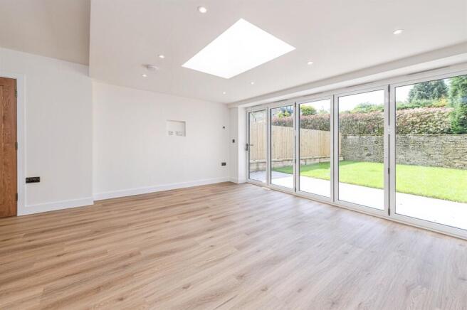 4 bed Detached for sale Image 6