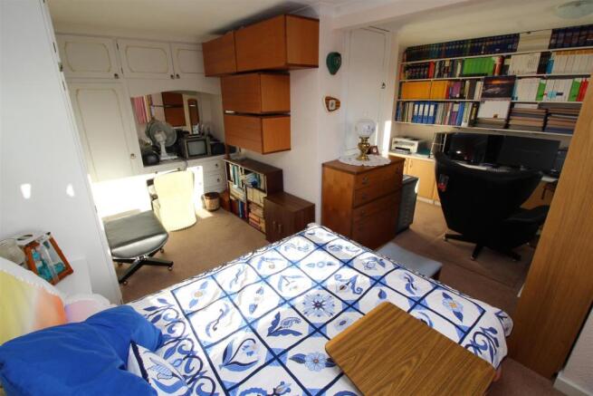 18 Bed 2.JPG