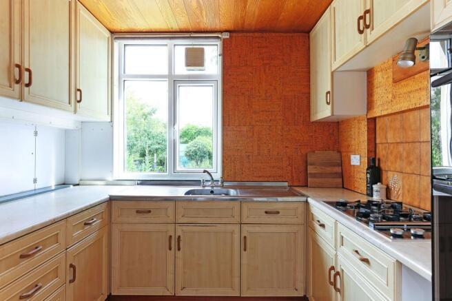3 bed Semi-Detached for sale Image 6