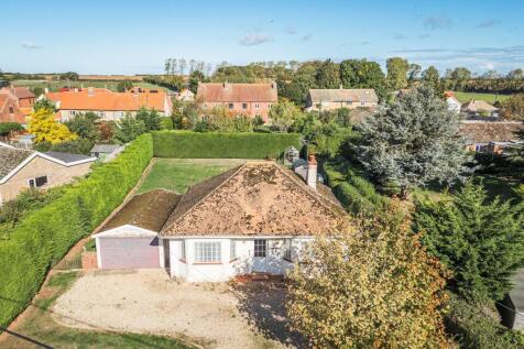 Detached Bungalow Set on 0.26 Acres in Docking