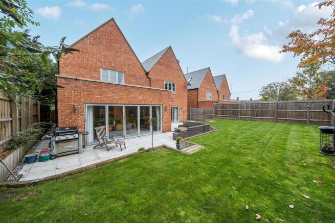 15a Brackley Road, Silverstone